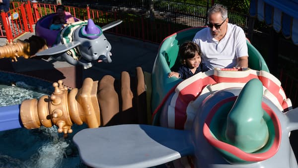 A family photographer in Orlando at Disney parks